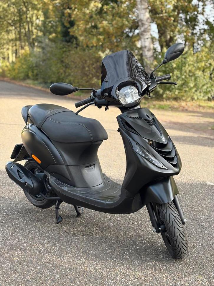 ✅ Zeer Nette Piaggio Zip Sp Snor 2015 4t BLACK ON BLACK! ✅, Fietsen en Brommers, Scooters | Piaggio, Zo goed als nieuw, Zip, Benzine