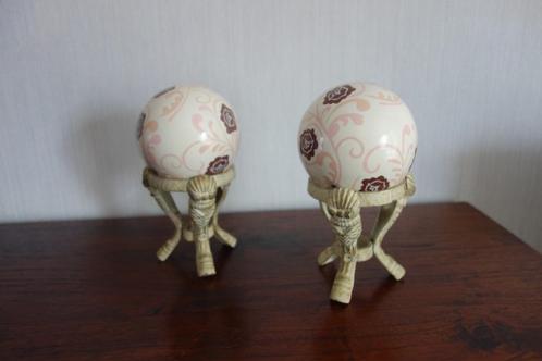 Decoratie bollen aardewerk op gietijzeren voet, Antiek en Kunst, Curiosa en Brocante, Ophalen of Verzenden