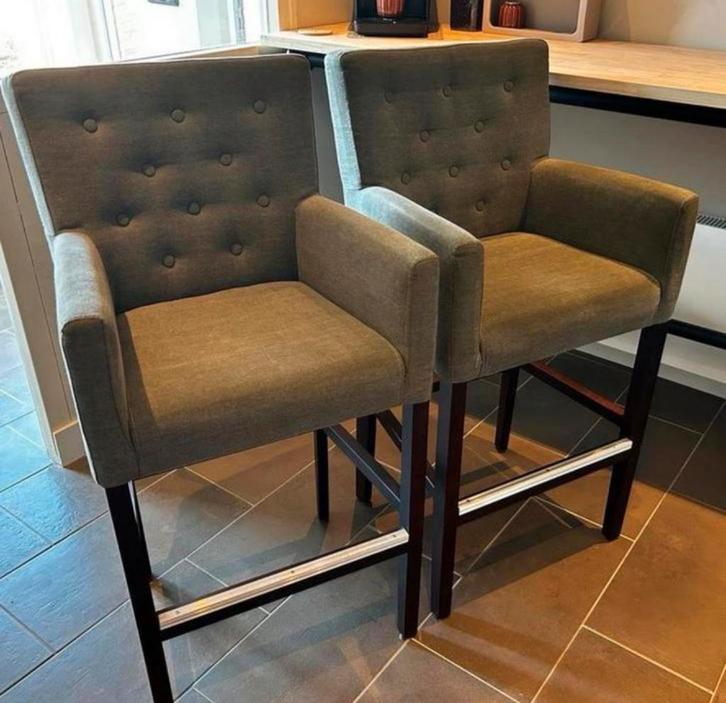 Barkrukken met armleuning, Huis en Inrichting, Barkrukken, Zo goed als nieuw, 60 tot 90 cm, Hout, 2 krukken, Met voetsteun, Ophalen