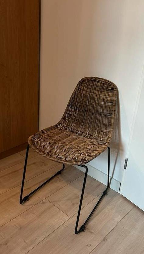 Vier rieten rotan vintage eetkamerstoelen, Huis en Inrichting, Stoelen, Zo goed als nieuw, Eén, Metaal, Bruin, Ophalen