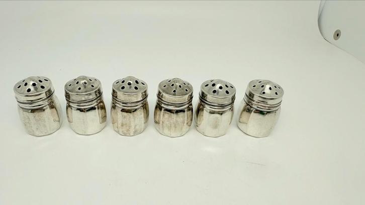 3 stelletjes kleine zilveren peper en zout strooiers., Antiek en Kunst, Antiek | Goud en Zilver, Zilver, Ophalen of Verzenden