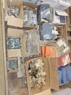 Partij bevestigingsmateriaal, sloten, plankdragers, Ophalen, Nieuw, IJzer, Slot