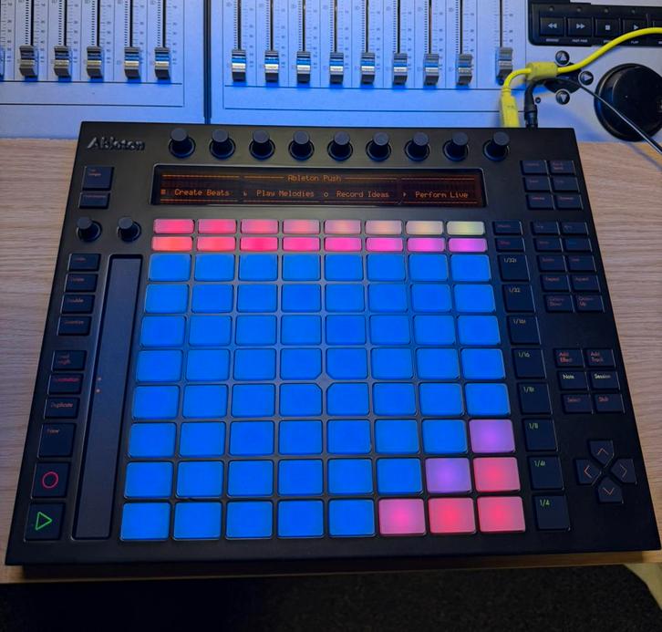 Ableton Push | volledig gereviseerd | geen sticky coating, Muziek en Instrumenten, Midi-apparatuur, Zo goed als nieuw, Ophalen of Verzenden