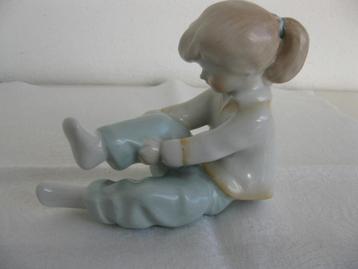 Aquincum Budapest , lief porseleinen beeldje in nieuwstaat. beschikbaar voor biedingen