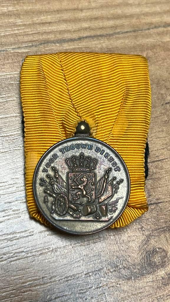 Bronzen Trouwe dienst medaille Juliana periode, Verzamelen, Militaria | Algemeen, Landmacht, Lintje, Medaille of Wings, Nederland