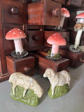 Oude Schaapjes van gips beschikbaar voor biedingen