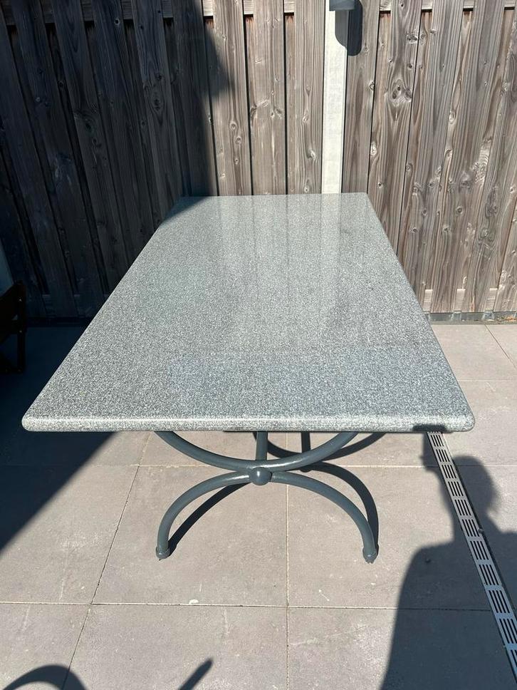 Granieten tuintafel met gietijzeren onderstel, Tuin en Terras, Tuintafels, Gebruikt, Rechthoekig, Overige materialen, Ophalen