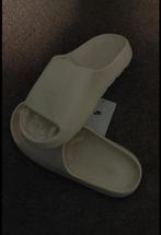 Yeezy slides maat 40, Slippers, Wit, Nieuw, Ophalen of Verzenden