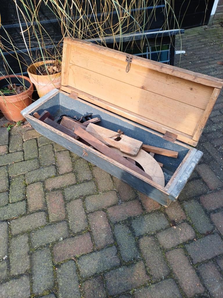 Oude timmermanskist met gereedschap, Antiek en Kunst, Ophalen