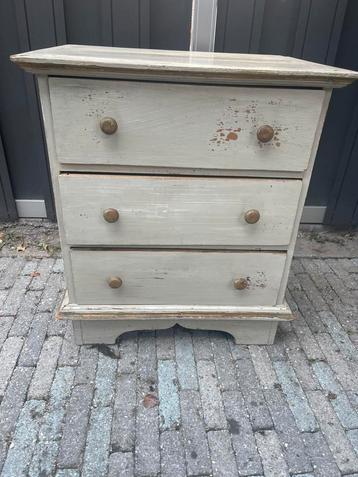 Authentiek brocante houten ladekastje – landelijke vintage beschikbaar voor biedingen