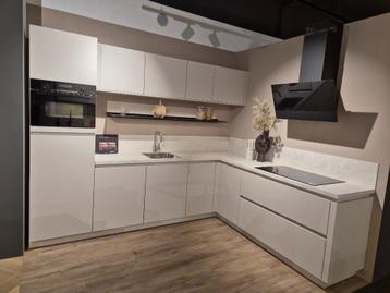 Zandgrijs keuken in anti-fingerprint! Super straks! beschikbaar voor biedingen