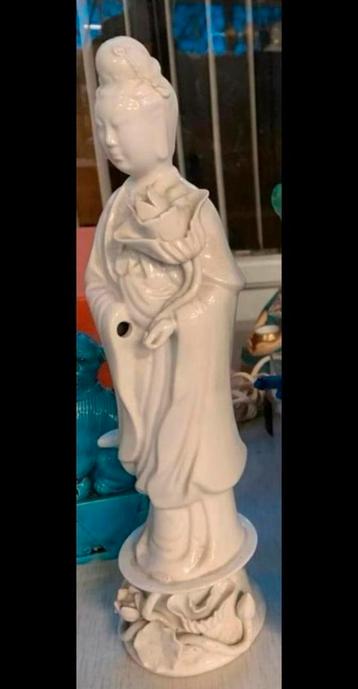 Beeld Guanyin boeddhistische godin van mededogen Chinese beschikbaar voor biedingen