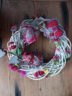 Grote witte krans met rode hartjes en andere versiering, Huis en Inrichting, Woonaccessoires | Kransen, Ophalen of Verzenden, Zo goed als nieuw