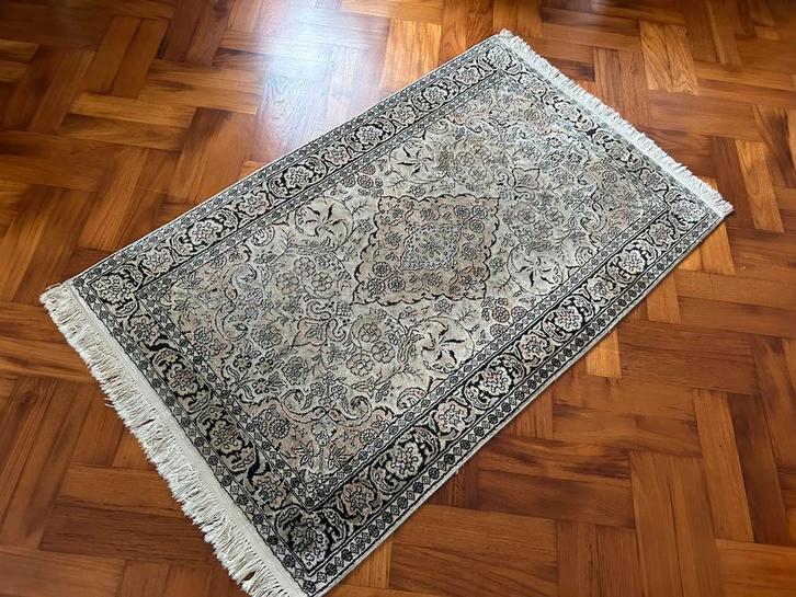 Perzisch Tapijt - Kaschmir Zijde - 130 x 76 - Handgeknoopt, Huis en Inrichting, Stoffering | Tapijten en Kleden, Nieuw, 50 tot 100 cm