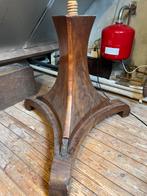 Oude ronde tafel met barst in blad, Ophalen