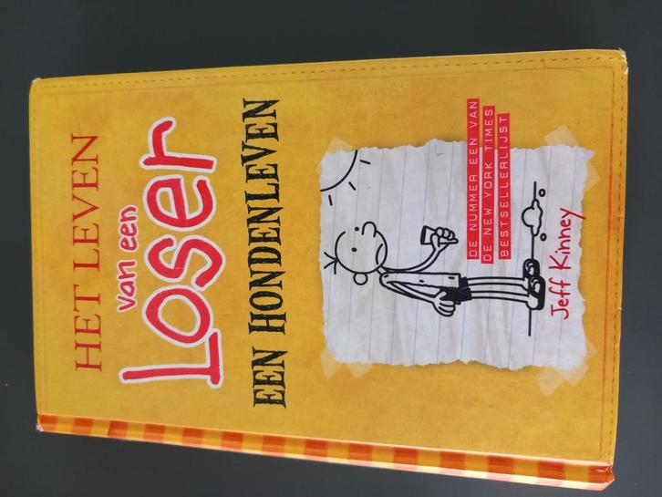 Jeff Kinney - Een hondenleven, Boeken, Kinderboeken | Jeugd | 10 tot 12 jaar, Zo goed als nieuw, Ophalen of Verzenden