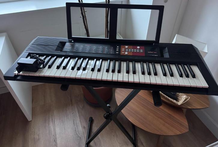 Yamaha PSR F51 keyboard, Muziek en Instrumenten, Keyboards, Zo goed als nieuw, 61 toetsen, Yamaha, Met standaard, Ophalen