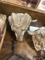 2 antieke zinken ramskoppen slagerij, Ophalen