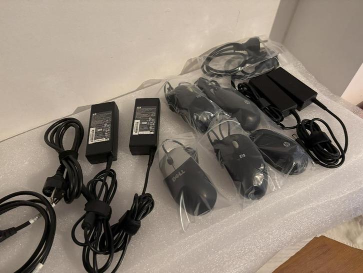 Partij originele HP voedingsadapters (4x) en muizen (4x), Computers en Software, Laptop-opladers, Nieuw, Ophalen of Verzenden