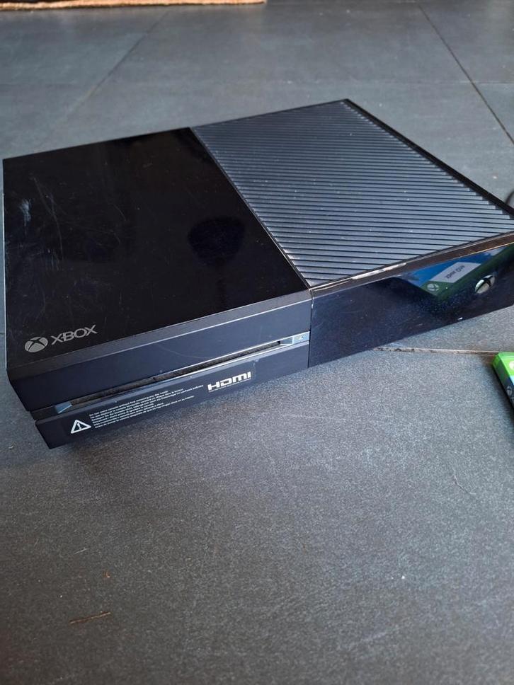 Xbox One met 4 games en controller, Spelcomputers en Games, Spelcomputers | Xbox One, Ophalen