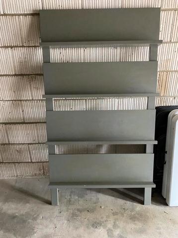 Woood / Karwei tijdschriftenrek rek boekenrek pronkkast hout beschikbaar voor biedingen