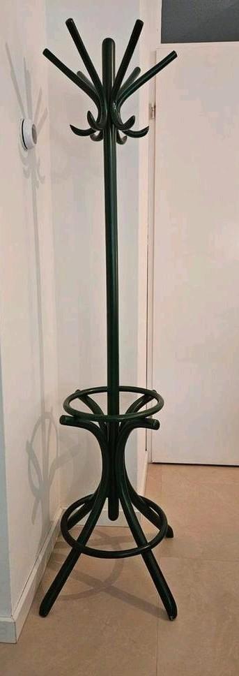 Groene staande houten kapstok met parapuvlak (retro/vintage) beschikbaar voor biedingen