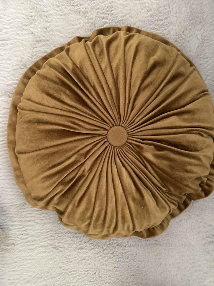 Okergeel Fluwelen Kussen - Nieuwstaat, Huis en Inrichting, Woonaccessoires | Kussens, Nieuw, Geel, Rond, Ophalen of Verzenden