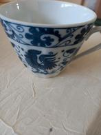 Porselein thee kopje met kip / haan, wit blauw, Ophalen of Verzenden