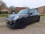 Mini Cooper Chili 5-deurs (F55) 1.5 136pk 2015 - Panoramadak, Auto's, Mini, 136 pk, Bruin, Leder en Stof, Origineel Nederlands