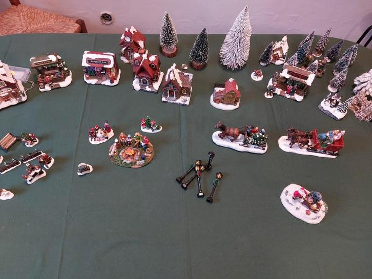 Kerstdorp met miniaturen, Diversen, Kerst, Gebruikt, Ophalen of Verzenden