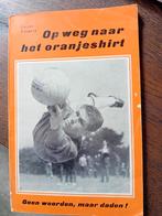 Op weg naar het oranjeshirt, Ophalen of Verzenden, Zo goed als nieuw, Boek of Tijdschrift