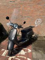 Donker grijze scooter, Fietsen en Brommers, Snorfietsen en Snorscooters, Ophalen, Gebruikt, Vespa