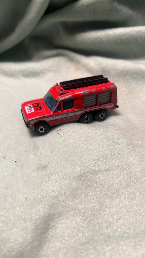 1983/84 Matchbox Carmichael Commando Red Fire Truck, Ophalen of Verzenden, Zo goed als nieuw, Bus of Vrachtwagen