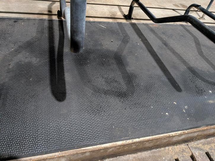 koematras, ligboxen, zelfsluitendvoerhek, Dieren en Toebehoren, Overige Dieren-accessoires, Zo goed als nieuw, Ophalen