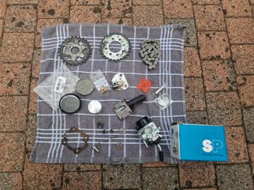 Diverse Tomos en Puch onderdelen beschikbaar voor biedingen