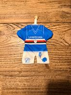 Sampdoria Mini tenue / Mini dress / Mini kit, Verzamelen, Sportartikelen en Voetbal, Ophalen of Verzenden, Zo goed als nieuw, Buitenlandse clubs