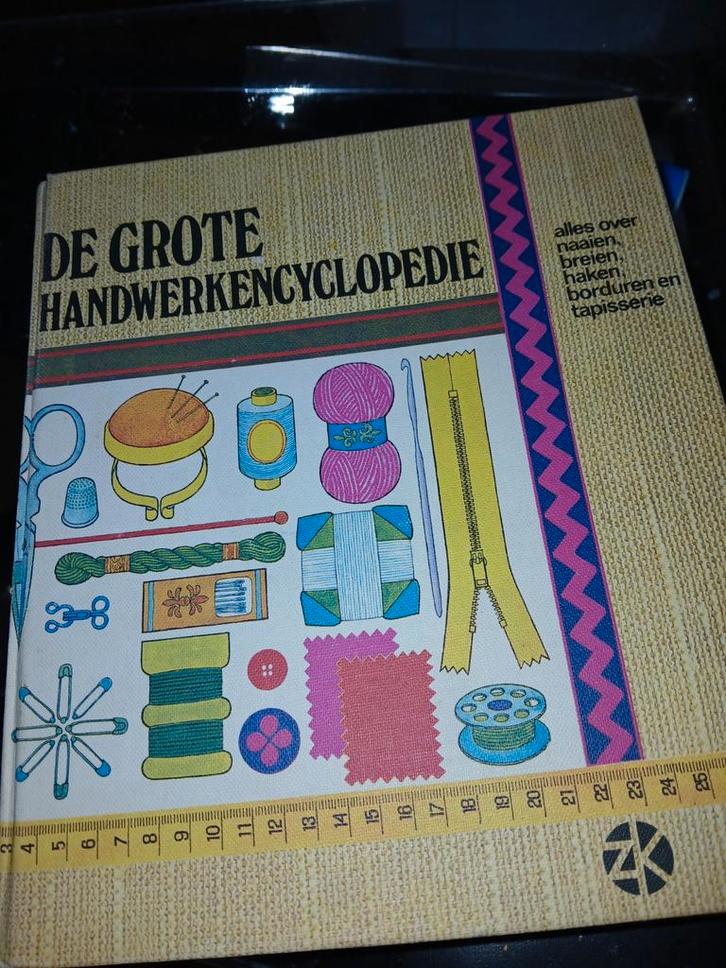 Handwerkencyclopedie - Alles over handwerken!, Boeken, Hobby en Vrije tijd, Gelezen, Borduren en Naaien, Ophalen of Verzenden