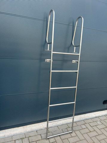 Nieuwe zwemtrap/steigertrap beschikbaar voor biedingen