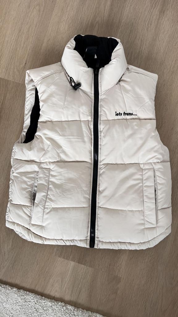 iets frans beige bodywarmer maat S, Kleding | Dames, Bodywarmers, Zo goed als nieuw, Maat 36 (S), Beige, Ophalen of Verzenden
