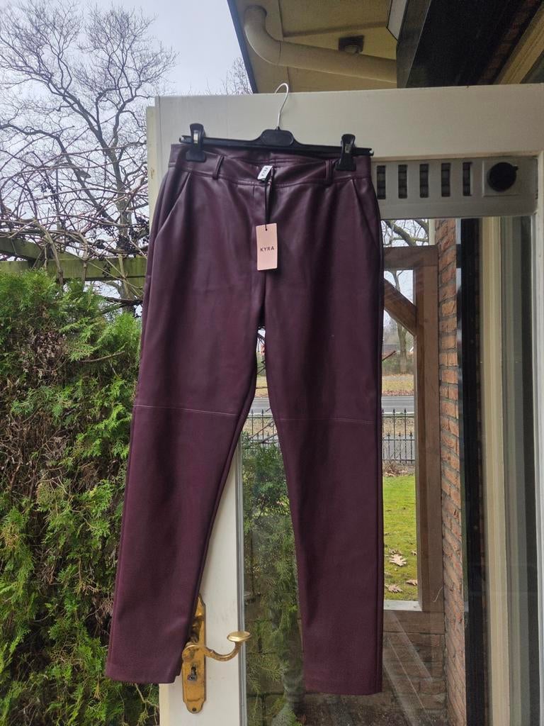 Kyra Broek Maat 36 Vegan Leer Bordeauxrood, Nieuw, Ophalen of Verzenden, Maat 36 (S), Kyra