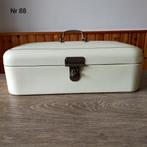 EMAILLE BEIGE BROODTROMMEL MET GOUDEN BIES., Antiek en Kunst, Antiek | Emaille, Ophalen of Verzenden
