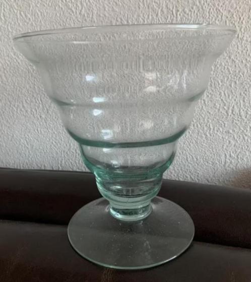 Glazen vaas, bokaal met platte voet; 'geribbeld' glas, Huis en Inrichting, Woonaccessoires | Vazen, Zo goed als nieuw, Minder dan 50 cm