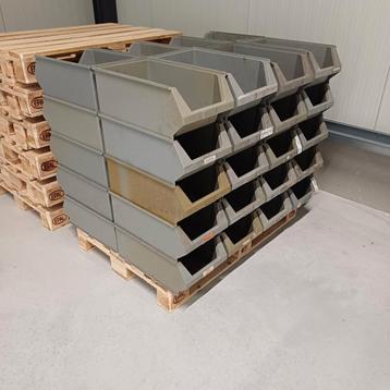 40 x partij gebruikte plastic stapel grijp magazijn bakken  beschikbaar voor biedingen