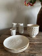 Beige servies action, Nieuw, Ophalen of Verzenden, Bord(en), Overige stijlen