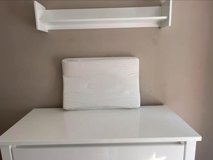 Marbella Ledikant, commode en wandplank., Kinderen en Baby's, Kinderkamer | Commodes en Kasten, Gebruikt, 90 tot 105 cm, 100 cm of meer