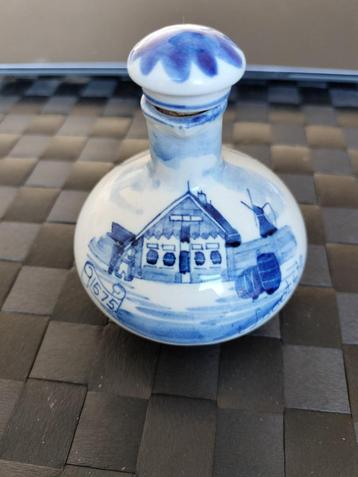 Delfts Blauw flesje beschikbaar voor biedingen
