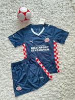 PSV Tenue Kids Away 2026 Maat 24 (122/128-7/8 jaar) Nieuw, Sport en Fitness, Voetbal, Maat XS of kleiner, Verzenden, Nieuw, Set