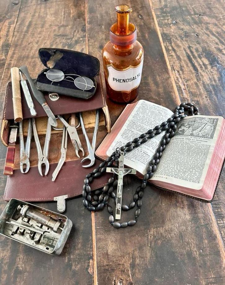 Tandarts Reisset instrumenten cassette Congo Witte Paters, Antiek en Kunst, Kunst | Niet-Westerse kunst, Ophalen of Verzenden