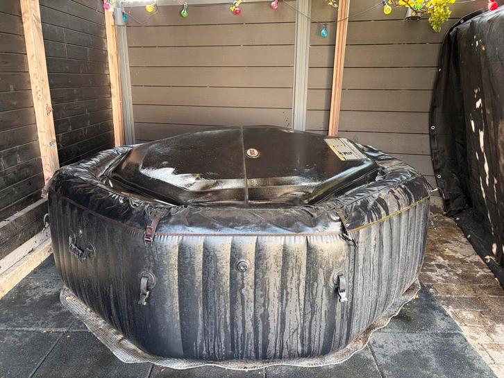 Intex jacuzzi met WIFI, Tuin en Terras, Bubbelbaden en Hottubs, Gebruikt, Opblaasbaar, Afdekzeil, Grondzeil, Pomp, Ophalen