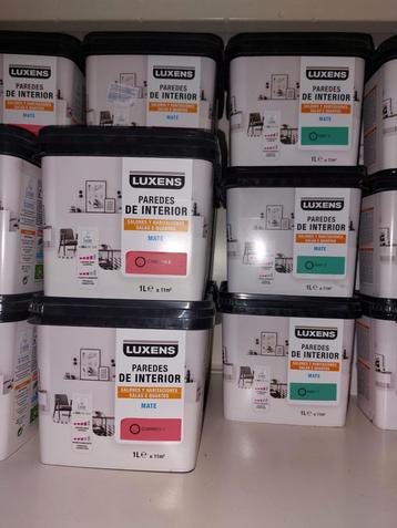 Div. Merken en kleuren verf beschikbaar voor biedingen